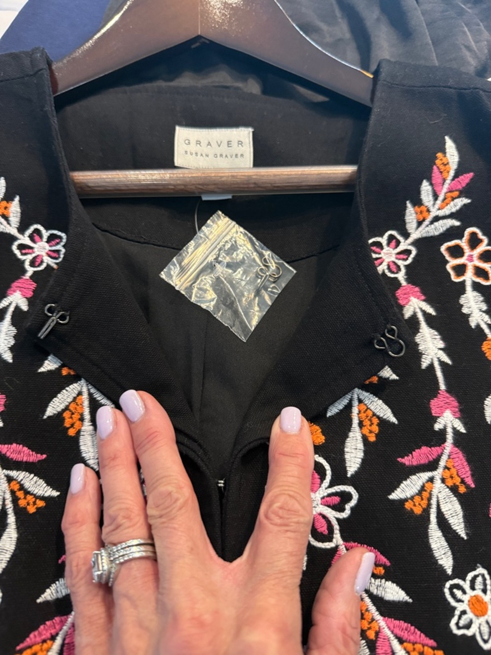 Susan Graver Black Embroidered Tunic Jacket with Pockets SZ LG - Picture 6 of 12